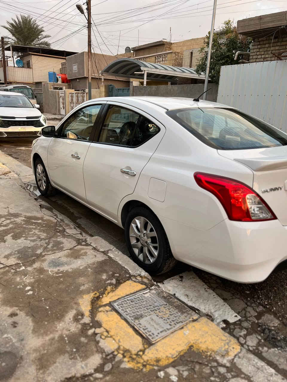 نيسان سني 2023
ماشية 51,000
جديدة جداً مكفولة كفالة عامة حتة من الزلغ
رقم اربيل بأسم شركة 
مكانهة بغداد الدورة 
السعر 123
***********
