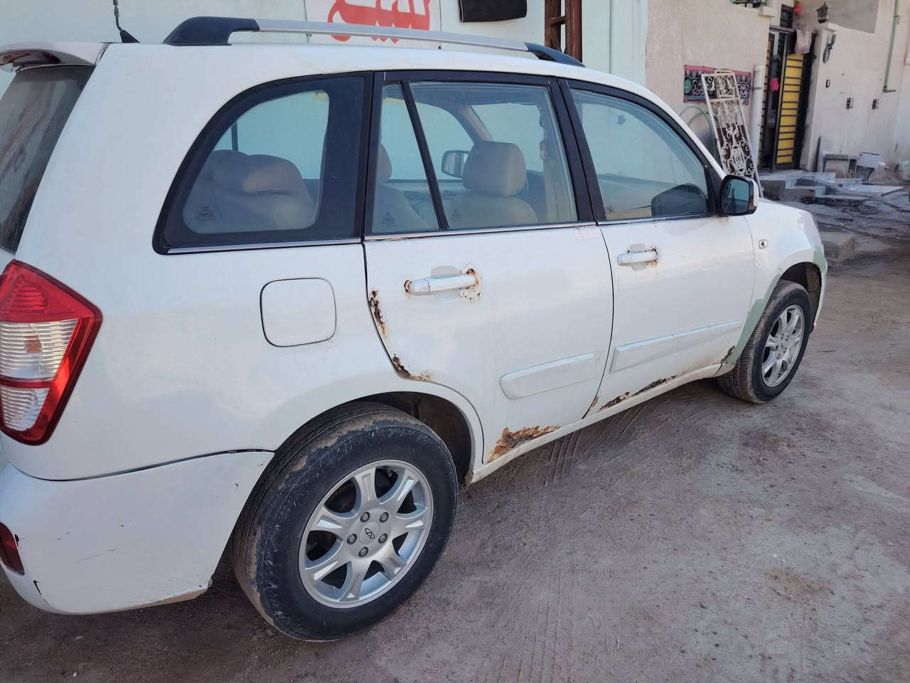 شيري تيكو موديل 2013 سياره بلاديه ما مصبوغه كله على بلاد بيه بس زنحار قليل مكينه جديده كير كفاله رقم بصره مشروع وطني ماشيه 110 الف سعر 37 عنواني ابو خصيب رقمي *********** اتصل وتدلل
