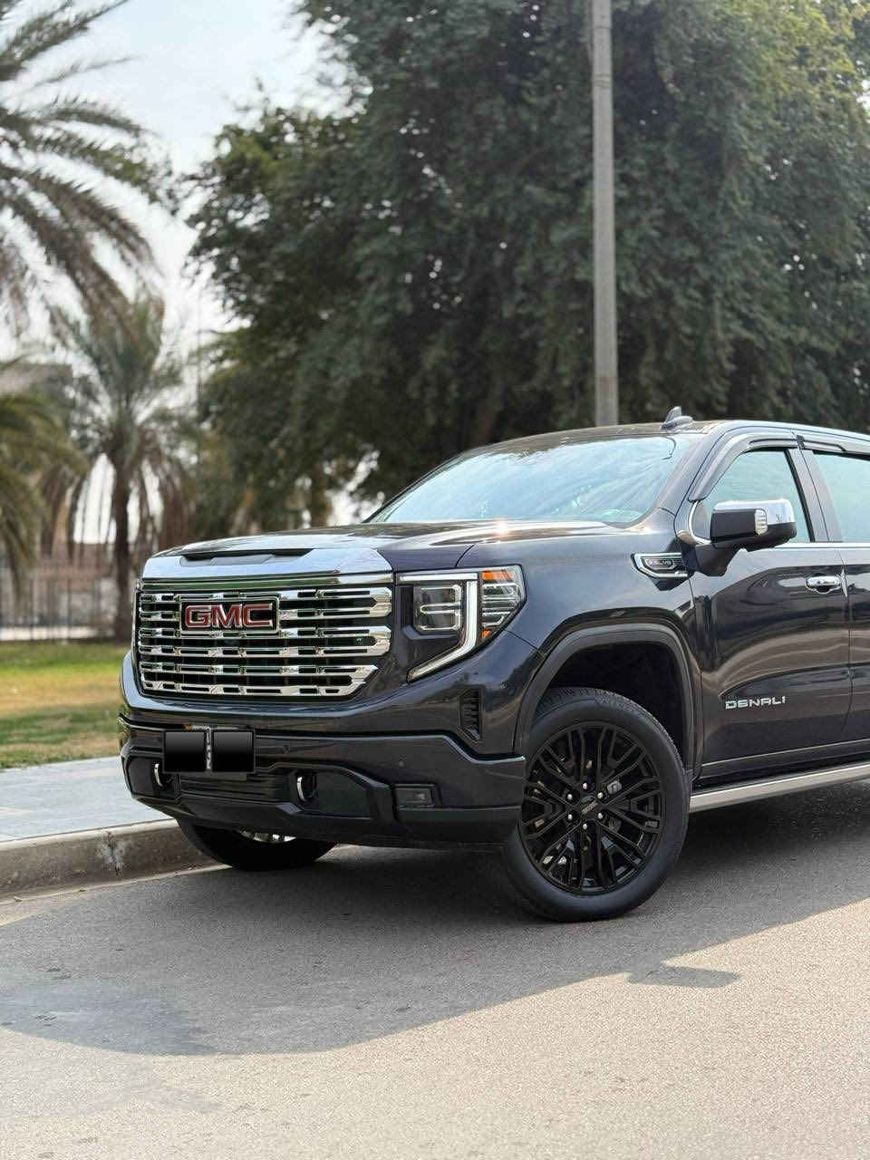 سنة سعيدة على الجميع 

للبيع GMC سيرا 2024

دينالي الشكل الجديد 

ماشيه14000 ميل 

باب طويل بدي قصير المرغوب

محرك6200 v8

4*4 فور ويل

سلايد روف فتحة

حساسات 360 درجة من كل الجهات 

رادار امامي خلفي و جانبي 360 درجه 

كامرات 360 و كامرة بالبدي و شاشه مراقبه بالمرايه الوسطيه نفس مال كدلاك

داخل جلد كشنات تدفئه وتبريد امامي وخلفي

كشنات هزاز تحذير

توقف ذاتي عند الرجوع  واتو ستوب و داتا شو بالدشبول 

مري شفط وترحيب و كامرات

باب خلفي 3 طكات 

جامه خلفيه 3 قطع كهربائيه

دوسات كهربائيه اصلي  

منضومه كزوز سبورت بلاديه من امريكا 

5 انظمه قياده 

كير 10 نمر

تشغيل عن بعد كير طرح و شاشات ديجيتال بالكامل 

انارة محيطيه ترحيبيه 360 درجة 

مغلفة بالكامل ppf 

 حادث فقط حريق بكابينة المحرك بدون ايرباك او حادث او صبغ فقط جاملغ السايق  كلها وضع الشركة بلاد

لمزيد من التفاصيل و للاستفسار عن السعر واتس اب او اتصال 
***********
