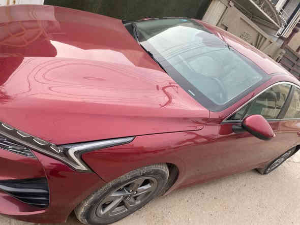 سلام عليكم k5 للبيع  موديل 2022 امريكي 1.6 turbo
مواصفات
بصمة 
🛣️ قيادة ذاتية على الخطوط السريعه
🅿️ هاند بريك بصمة
🚗 تشغيل عن بعد
⚡ مثبت سرعة
🛡️ نظام ABS
⛓️ مانع انزلاق + حساس إطارات
📺 شاشة
📸 كامره دوارة
⚙️ كير أوتو + عادي
📡 رادار جانبي + رادار امامي مراقبة النقطة العمياء
⚪ رادار الخطوط البيضاء
💡 لايتات 4 عدسات (LED + زينون)بلادي
🚀 أنظمة قيادة (Eco / Sport / Smart / Normal)
🎶 بلوتوث + AUX + USB
🛑 أوتو بريك + Auto Hold
🛰️ خريطة + نظام ملاحة
🧳 صندوق بصمة. 
⚠️ حادث: جاملغ عكس السايق مصبوغ صور الحادث بالمنشور
بدون ايرباك لغد شاصي مكفول كير محرك تبريد صدر كله مكفول
سياره ماشيه 74 الف ميل
السعر 182$ وبيها مجال بغداد حي الخضراء للاستفسار اتصل ***********
