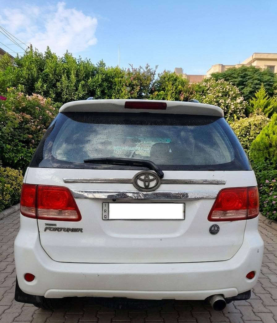 السلام عليكم 
تويوتا فورتشنر ٢٠٠٦
TOYOTA FORTNR 2006  المكينة 6 سلندر 4.0 
كير 5 نمر 
جاهزات ومكفولات من اي عطل تبريد تدفئة شغالات حدادية توني نافضه من طول للطول 
بيها ضربة وبعض المكانات مصبوغة 
سنوية لل30 رقم بصرة تحويل ثاني يوم 
السيارة جاهزة من كلشي 
السعر ((((110)))) وبيه مجال  ﴿للبيع او للمرواس﴾
اتصل وبيك خير وتدلل 
***********
