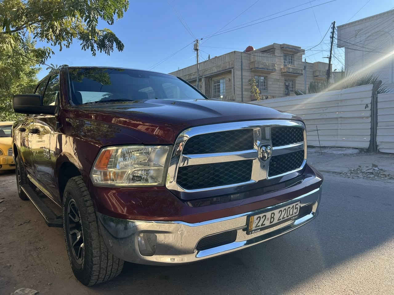 دوج رام
حجم / 1500
موديل / 2018 
الفئه / كلاسك
اللون / ماروني
حجم المحرك / 5700 ثمان اسطوانات (هيمي)
الممشى / 149000 كم
المواصفات الاخرى لفئة الكلاسك معروفه
السياره تحتوي على منظومة غاز مخصصه للسفر خصوصا الى شمال العرق وبسبب غلاء البانزين وايضا لسفرات البر والكشتات لزيادة مدى القياده
ملاحظه مهمه المنظومه تمت إضافتها في معمل غاز الشمال (التاجي) الرسمي والذي يعد واحد من اهم واحسن ورشات اضافه منظومه الغاز وبيها دفتر مرفق ايضا

ضرر السياره بسيط وبدون ايرباكات (جميع الايرباكات سليمه) وتم تصليح الاظرار فقط بدون الاجزاء الاخرى وكما موضح في الصور المرفقه 

السعر 189 ورقه

للاستفسار اكثر يرجى الاتصال او المراسله
***********
