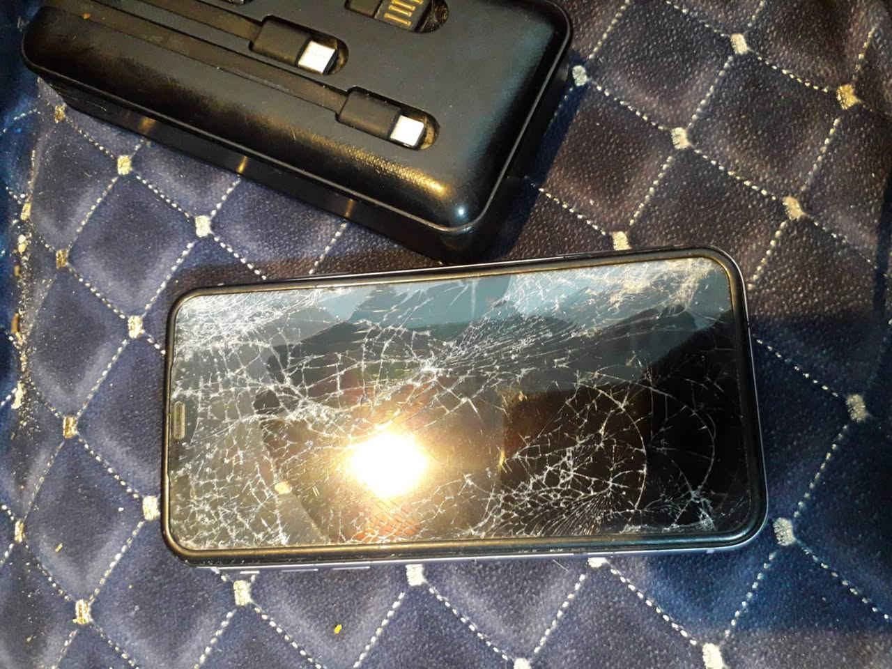 سلام عليكم شباب عندي هذه ايفون  11 عادي ذاكرته ٦٤ وكع من عندي وتفلش نقصه فقط شاشه جيب وشغل كدامي شرط وضهر هم يرادله كامرات صوت فيس ايدي كله شغال حساب ما اعرفه بس رمز مال جهاز اعرفه  سعر 55  او مراوس بجهاز مكاني بغداد مدينه الصدر ***********
