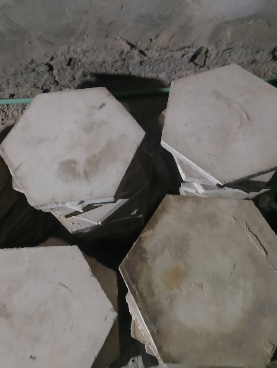 السلام عليكم عندي اشتايكر سداسي
ماعرف شكد بس هواي 
شكد تنطيني بيهن بكيفك تعال اخذهن لأن مستعجل


**إذا كنت صاحب هذا الإعلان وتريد حذفه لأي سبب، رجاءا أرسل رسالة إلى الدعم الفني**