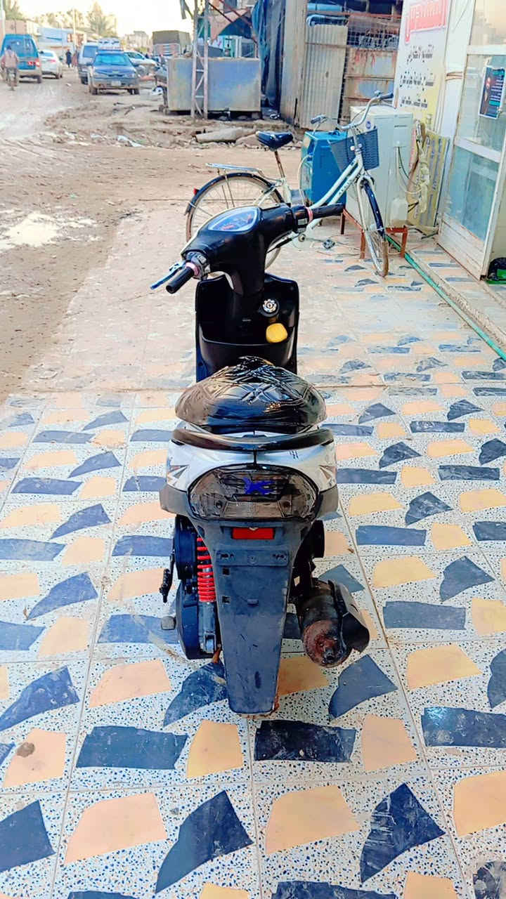 طبعن من رخصة صاحب الكروب سلام عليكم دراجة ماكس للبيع او مرا وس حسب القناعة الدراجة كلهة ختم واحد عدا الكفر الامامي لأن نكسر وبدلتة طبعن الدراجة تخبل لاتنقيص ولاتبخير طبعن المكينة مامفتوحة  محرك اكسل يخبل الدراجة معدلهة يشك شك مكاني ديالئ بعقوبة السعر 650 وبيهة مجال إذا مو شراي لاتعبني الرقم للتواصل ***********🥰
