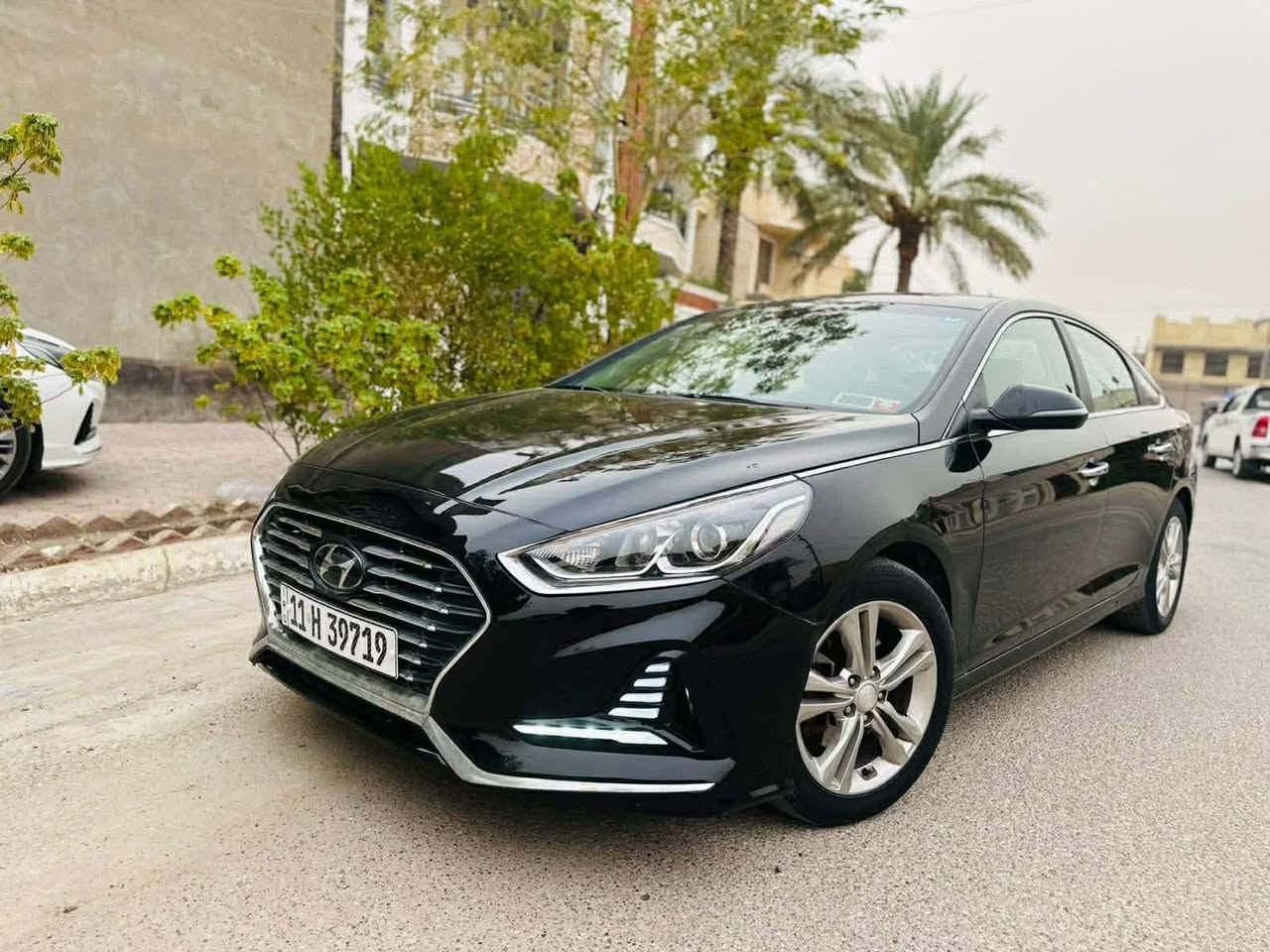 سوناتا وارد امريكي حادث جاملغ امامي وطرف البنيد
موديل 2018 

ماشية 74 ميل 

گير ومحرك على وضع الشركة ما مفتوح بيهن برغي . 

بدون لغد ولا شاصي سليمات بدون اي ضرر 

سياره بل عراق بيها شخوط خفيفة 

حدادية السيارة حلوه ومرتبة 

السيارة جاهزة ما بيها شيء 

منظومه تبريد جديده 

السيارة رايدها 128$  وبيها مجال للشراي 

تجي تشوف بعينك وتقتنع والباقي سهل 

سيارة رقم بغداد الدولي الجديد 

السنويه إلى 2035

سقف حديد 

تبريد امامي فقط 

رادارات وتحكم ذكي 

3 أنظمة قيادة

المحرك والأداء

 • المحرك: 4 سلندر سعة 2.4 لتر بنزين (GDI)

 • القوة: حوالي 185 حصان 

 • تشغيل وتحكمات بصمة 

 •مقاعد تدفئة + تبريد وتحكم كهربائي 

 • نظام تحذير من النقطة العمياء

 • أكياس هواء أمامية وجانبية

 • شاشة وسطية 7 بوصة للتحكم في النظام الترفيهي.  

 • نظام صوتي AM/FM +4 سماعات.  

 • دعم Apple CarPlay و Android Auto للهواتف الذكية.  

 • مدخل USB و AUX.  

 • عناصر تحكم في الصوت على عجلة القيادة.  

ماشية 73 ميل وقابلة للزيادة . 

للتواصل ***********
