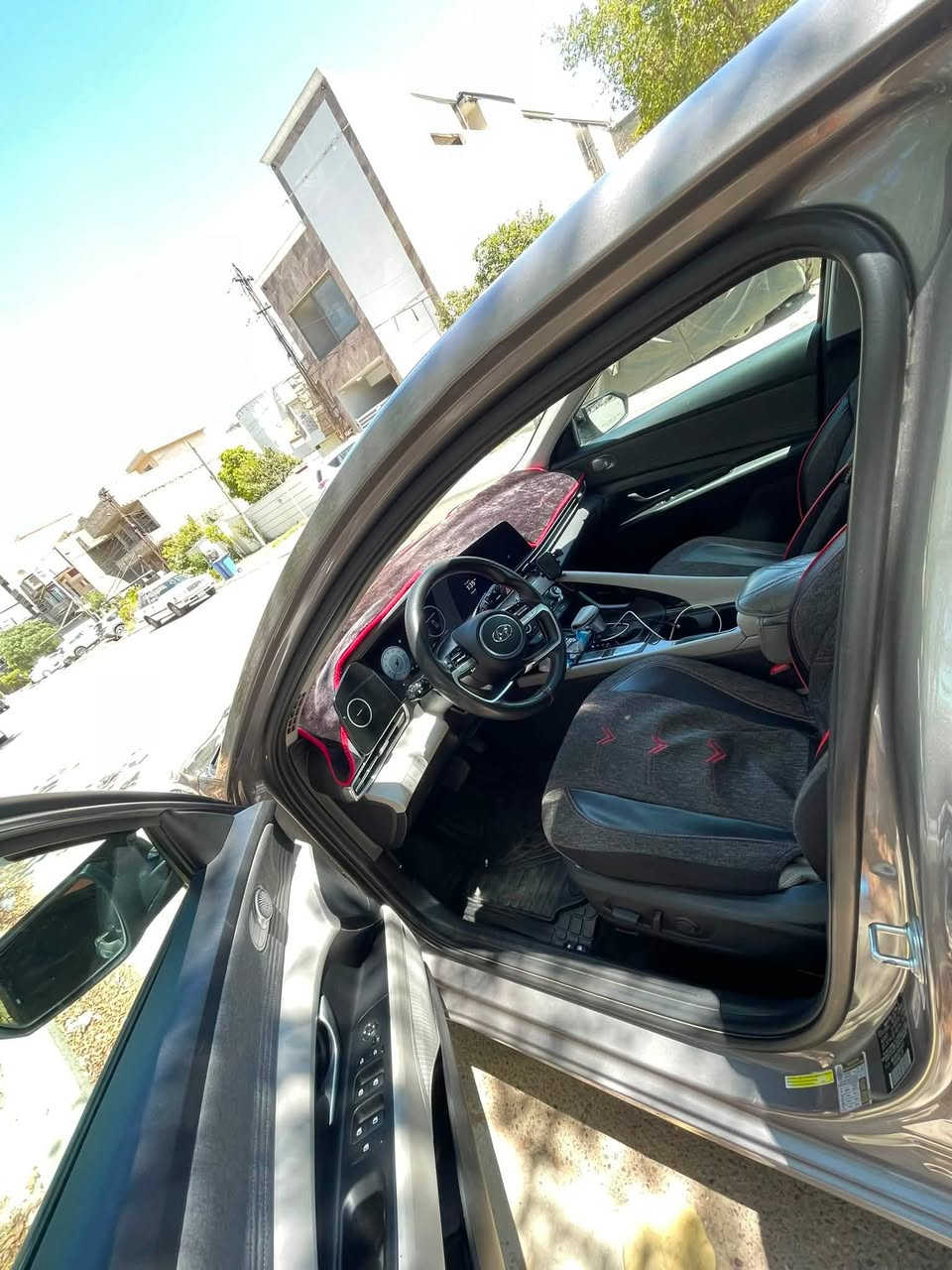 السلام عليكم
النترا هايبرد ٢٠٢٣ سيارة فول مواصفات بيها ملاحضات بيها رصعات خفيفه بالقمارة أثناء الشحن وملاحظة باب خلفي جهه يمين موجود صور حادث امريكا مواصفات فتحه سقف شاشة دجتال رادار امامي خلفي كامره خلفيه السعر ١٤٥ وبيها مجال بسيط 
رقم صاحب السيارة رصيد/واتساب ***********
