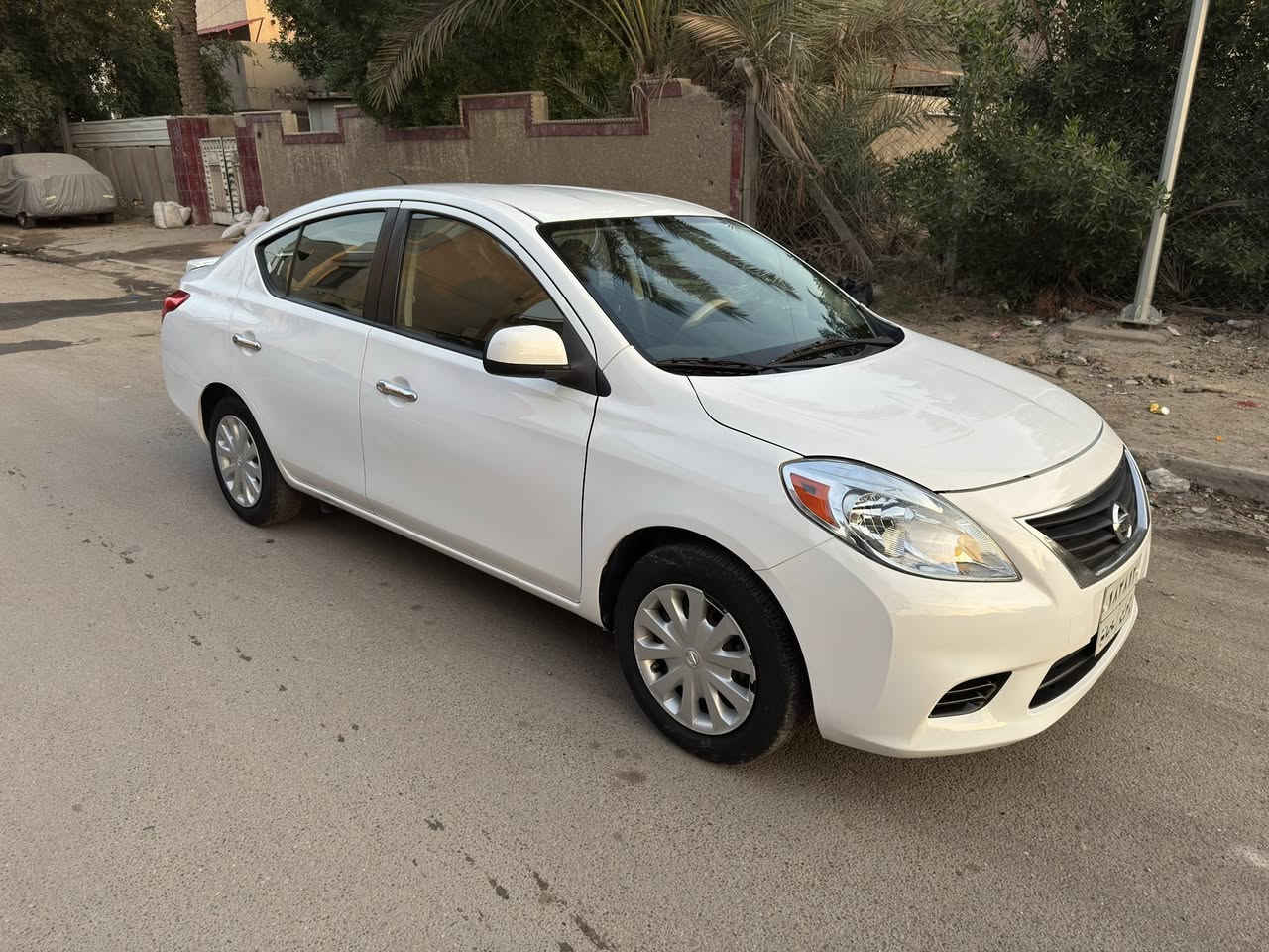 السلام عليكم
للبيع نيسان سني فيرسا 2013 لون ابيض 
ماشيه 58 الف فقط حقيقي
فول مواصفات SV PLAS
رقم سليمانيه بأسمي شرط التحويل او الوكاله 
السياره مكفوله من الضربه 
بس بيه قطعتين صبغ فقط بدون اي دواخل
السياره بعده كله على وضع الشركه كتلوكات الشركه بيه اسبيره منازل بعده  كلشي ما مبدل بيه 
الكير والمحرك مكفولات 
تبريد تدفئه كله شغال
صدر امامي خلفي جديد وتخم تايرات جدد 
مواصفاته SV PLAS 
اعله مواصفات اجتي بالفيرسا 
4 جام كهرباء مثبت سرعه كشن جك يدات نيكل كيجات الكترونيه تجوه وصطيه تحكمات ستيرن حساسات مانع تزحلق حساسات ضغط التايرات تحكم مري كهرباء سبايدر ويل وكب حجم 15 وغيره 
السياره جديده وجاهزه بدون اي مصرف 
سعره 90 وبيه مجال للشراي
مكاني بغداد الدوره 
***********
