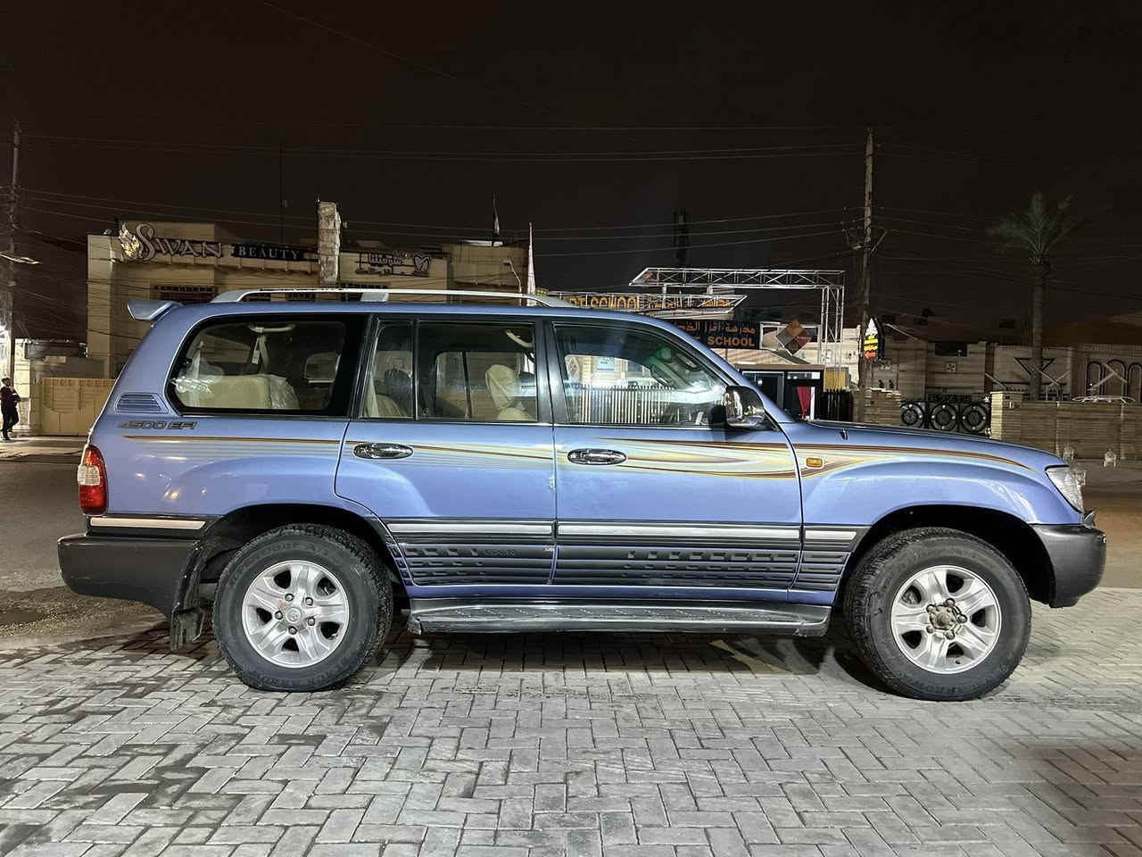 لاندكروز موديل 2007 بلاديه موصفات فول بدون صبغ بدون تبديل بيه باردين صغار وباقي مكفوله كفاله عامه  بدون اي نواقص كير مكينه كفاله السعر 190 ورقه وبيه مجال عنوان بغداد منطقه السيديه استفسار اكثر ***********
