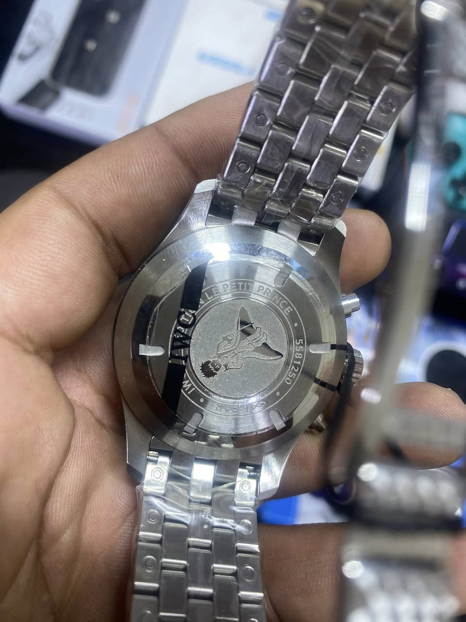 السلام عليكم ساعهIWC سويسري ميكانيك تكويك ضد الماء تصل الى ٢٤متر اخذلها سكرين وشوف جديده لوك مفوله وهاي تفاصيلها الي بالكوكل طلعت بالدي اج ال البريطاني فول ومكفول نفتح مزادها ٦٠الف وزاد الله من زاد وزنها كلش ثقيل


**إذا كنت صاحب هذا الإعلان وتريد حذفه لأي سبب، رجاءا أرسل رسالة إلى الدعم الفني**