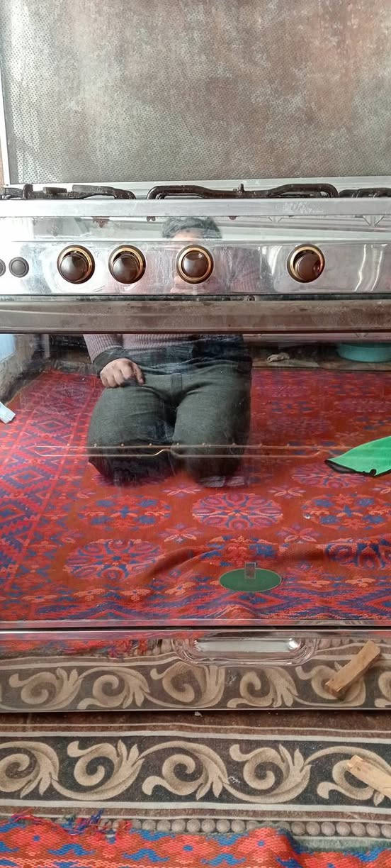 السلام عليكم للبيع طباخ نوعيه كريازي نضيف مثل ما موضح بلصوره العنوان كربلاء قرب فندق البارون تواجد فيس او تصال ***********
