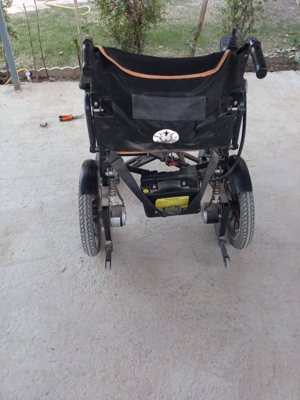 عربانه للبيع جديده ستعمال قليل 
تجي وأشوف بعينك 450وبيه مجال
***********
