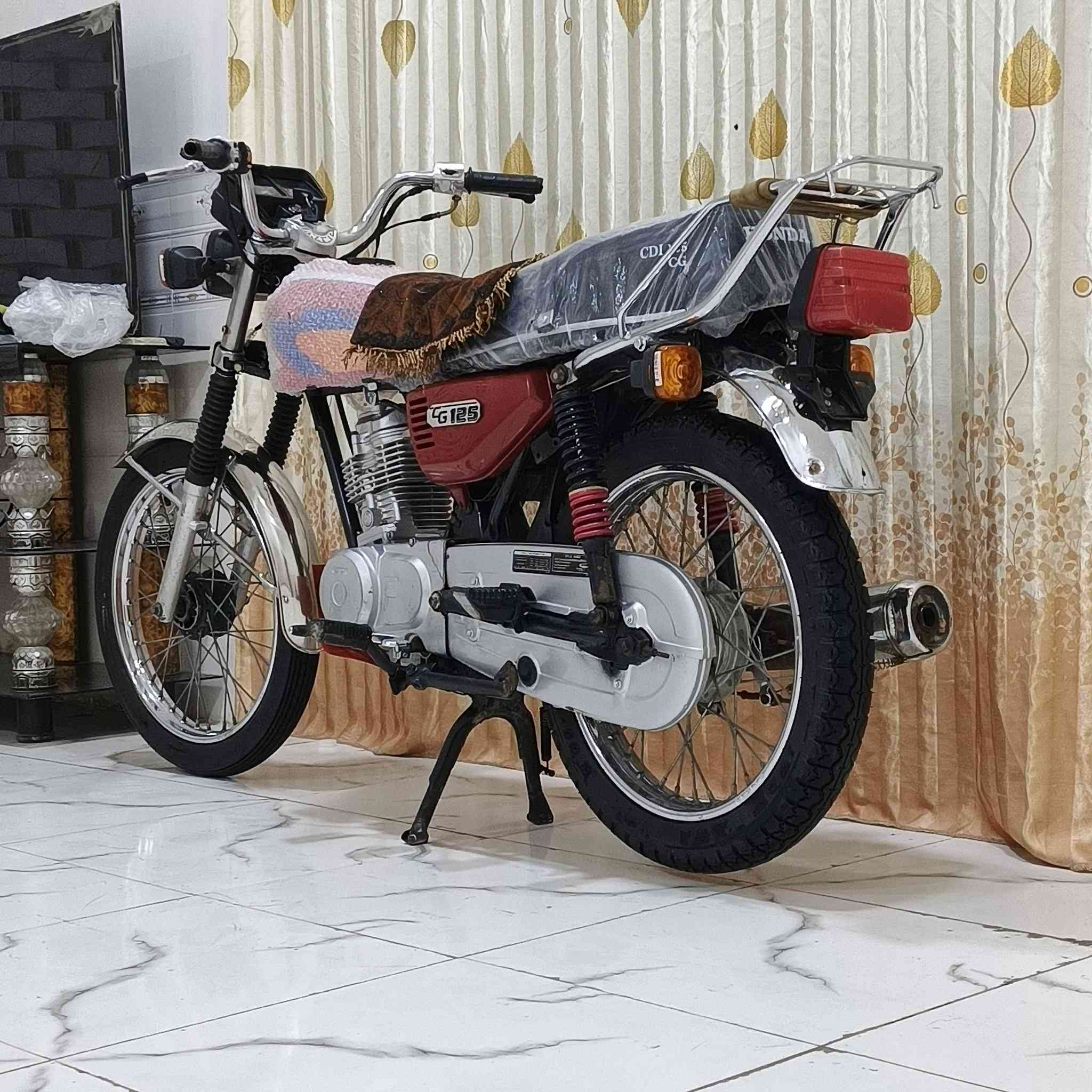 مراوس امراوس     سلاح عليكم دراجه اربعه كير موديل 19نامه اصلي شلامجه دراجه حلوه ونضيفه نفس ال بل صور ما عوزها برغي اوراق اصولي مراوس ابحربي او كامل ويطيني فرق مكاني كوت شارع النفط ***********
