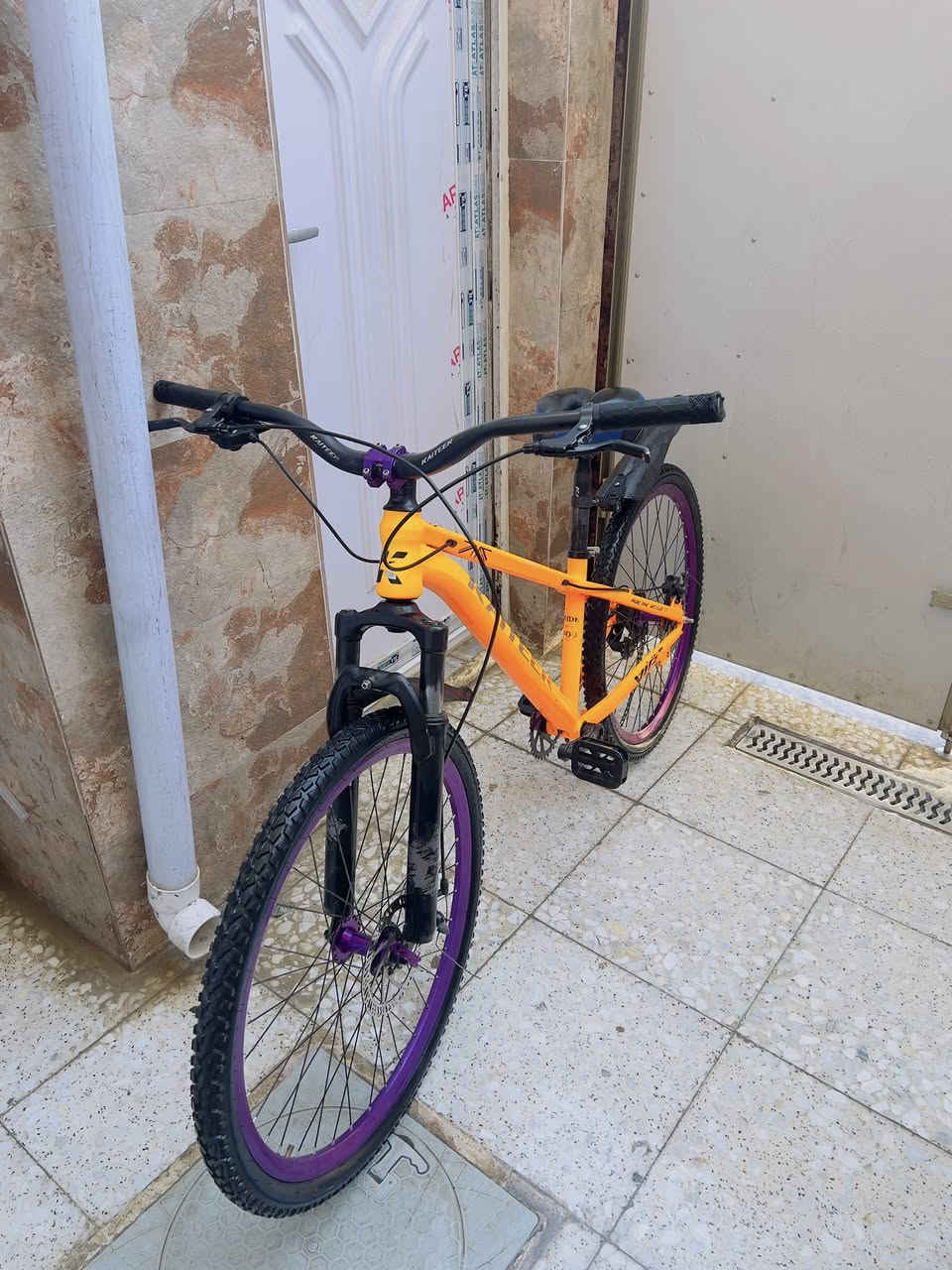 بايسكل جبلي
البايسكل كامل ما بيه اي عطل السعر 115 وبيه مجال
الحجم 26
 مكاني بالحسينية الراشدية 

الرقم : ***********
