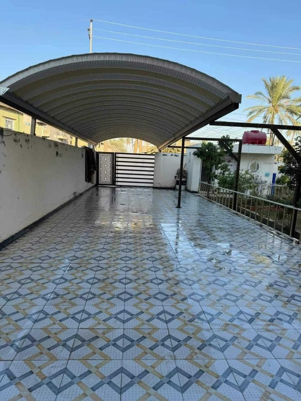 دار للبيع 🏠
زراعي سند 25 كافة الخدمات تبليط / ماء / كهرباء
المساحه 550 متر الوجه 15.5 متر البناء 250 متر طابقين
بناء حديث 2023 يحتوي على 
كراج سياره + حديقه اماميه + حديقه خلف البناء
غرف نوم عدد 5 
مطبخ حار 
مطبخ بارد
كلدور
استقبال 
مجمع صحيات خارجيه + داخليه
زوير الغربي تقسيم حسين مارينا الجديد
شارع زوير - سنجار
***********
