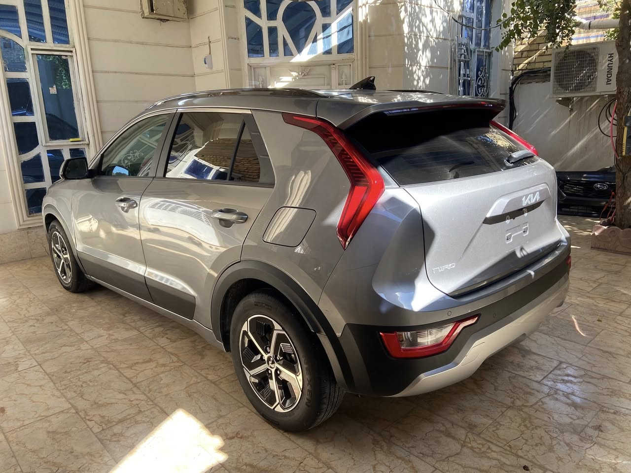 كيا نيرو هايبرد 2024 – نظافة عالية جداً بحالة الوكالة
‏هايبرد اقتصادية جداً

‏تفويلة تكطع تقريباً 850 كم

‏ماشة 5,000 ميل فقط

‏اللون رصاصي غامق

‏الضرر مثل ماموضح بدون دواخل 

‏

‏اهم المواصفات:

‏دخول ذكي + ترحيب

‏وضعيات قيادة: Eco / Sport

‏بصمة أبواب + تشغيل عن بعد

‏بطارية ليثيوم + بصمتين

‏هندبريك كهربائي بصمة

‏إشارات بالمرايا

‏شاشة كبيرة + كاميرا خلفية دوارة

‏ستيرن متحرك + شفتات

‏تحكم ستيرن جهتين

‏تبريد منفصل + تحكم من الشاشة + نظام تنقية هواء

‏كراسي تدفئة + كرسي كهرباء

‏Auto Hold

‏رادار أمامي/جانبي/خلفي

‏مانع تصادم + محدد مسار + تصحيح مسار

‏مثبت سرعة + مانع انزلاق

‏كشنات جلد ومخمل

‏مرايا رادار + نقطة عمياء

‏شحن وايرلس + شحن داخل الكشنات

‏شاشة أعطال + عداد ديجيتال

‏إنارة أمامية وخلفية LED + كشافات

‏إنارة تلقائية Auto

‏نظام صوت Harmon Kardon

‏أوامر صوتية + GPS + نافيجيشن

‏حساس إنارة – مطر – إنفاق – ضغط هواء الإطارات

‏تبريد قطعتين + قيادة ذاتية بالطريق

‏كندشن مركزي + USB + Type-C + حاملات أكواب

‏إنارة داخلية متغيرة بالدشبول + موسيقى ترحيبية 

‏

‏أوتو لايت نهاري 

للتواصل / ***********
