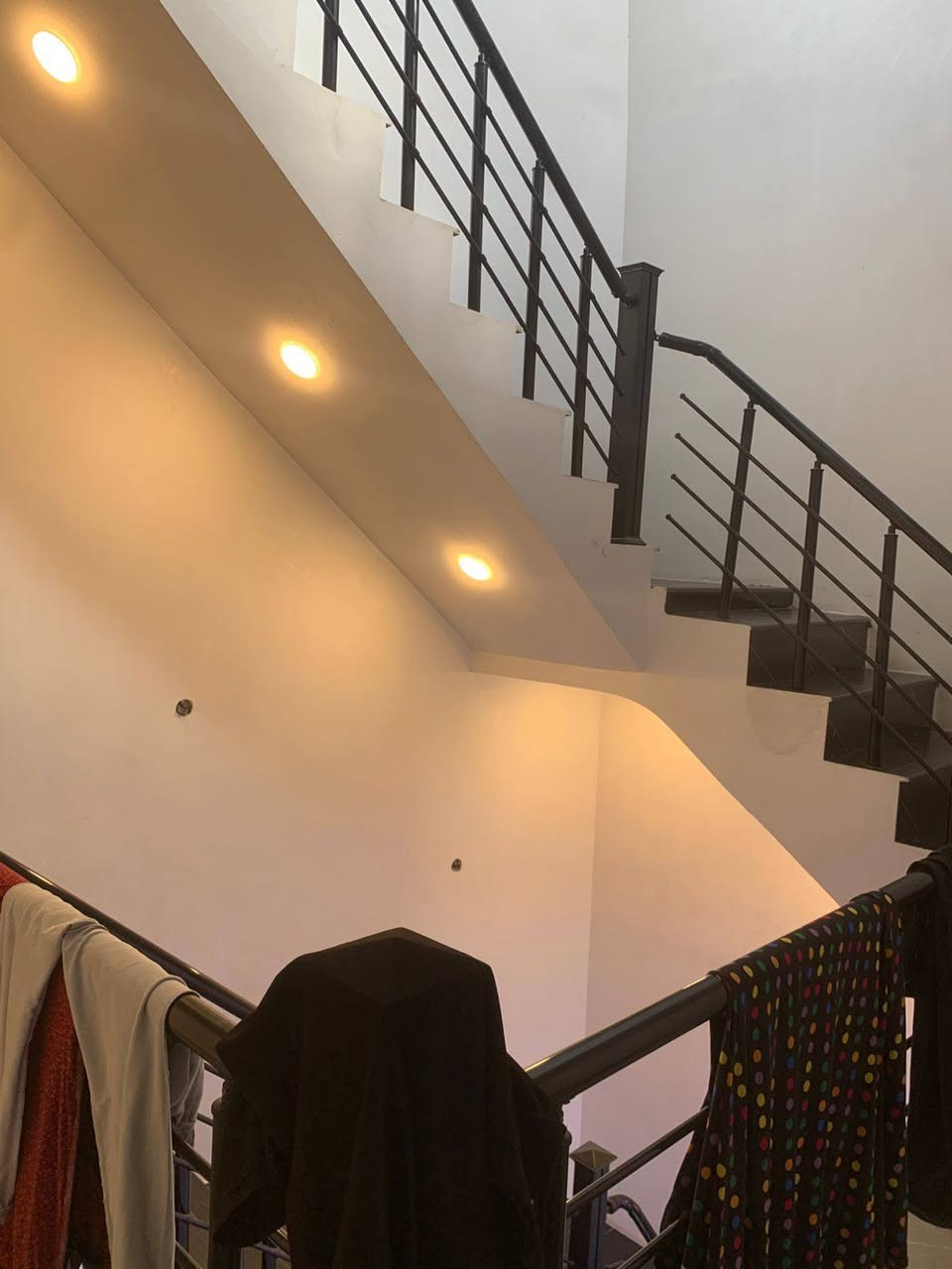 بيت مساحه 100متر طابو سند 17 متكون من 4غرف بناء درجه اولى عل شارع 10متر منطقه كامل خدمات العنوان المدائن الجعاره مقابيل جامع سيد علي /شارع ماهر الاستفسار ***********
