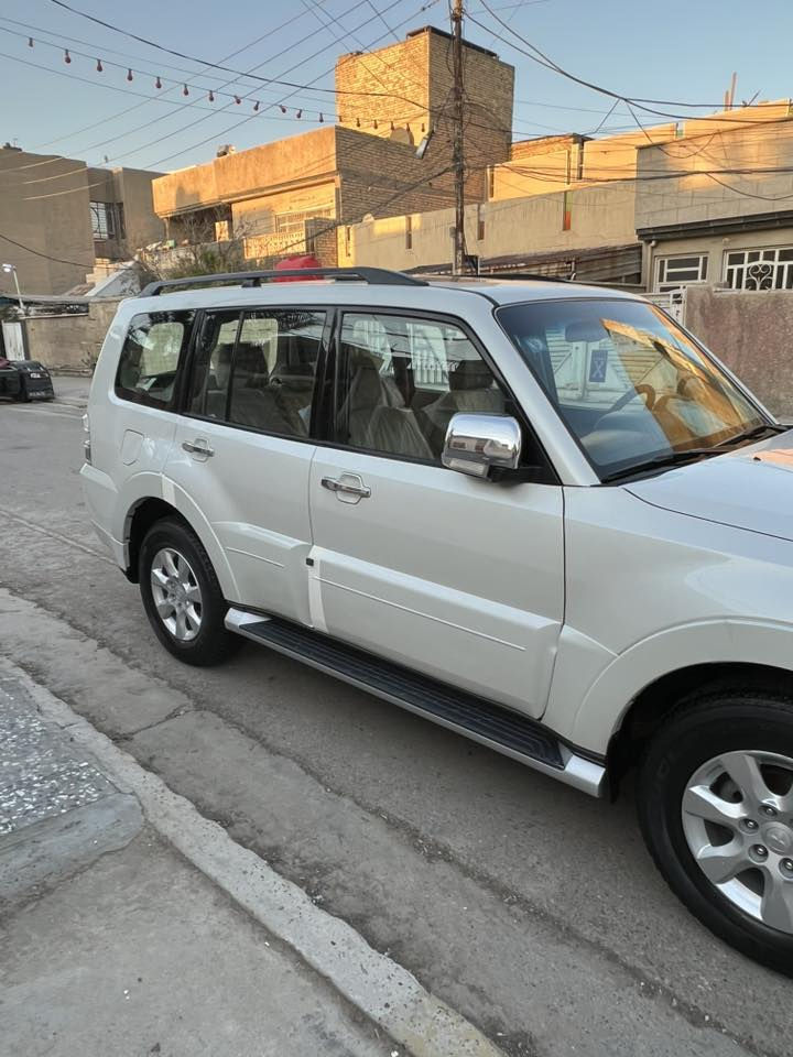 السلام عليكم 
باجيرو حبتور 2015 صدفي بوضع الشركه جديده بمعنه الكلمه 
مكفوله كفاله من الصبغ والبارد والشخوط لوك سياره جديد
شرط حته البلاستك مابي صبغ كفاله ماشيه 63 حقيقي وعل فحص  مكينه بوضع الشركه كير بوضع الشركه برغي مامفتوح بيهه صدر امامي وخلفي جديد شرط تراي زيرو طسه معالجه 
سيرفس كامل مسويله ادامامه تخم تاير برجستون مروحه إضافيه تبريد شرط ثلج سياره جاهزه عله آخر حبايه كتلوكات شركه بعدهن بيهه حته سويج لاه بعده مامستعمل سبير بعده مانزل بعدهه جديده كلش سياره وعل ايد وحده لوك مواصفات 
فتحه طكيتن 
كشنات جلد
دبل كشن كهرباء 2
سستم ايرياك
زراك لايت
مري شفط
كامره خلفي
وحساس خلفي
ثلاجه بل جكمجه 
7راكب 
لايت زنون 
بكلايت ضبابي
سستم دمامات الحبتور 
دبل تحكم ستيرن 3
داخل صاح 
فوريل 4x4
محرك 6سلندر 3500
كير 5نمر 
خمس ويل كب
بيبان جلد
مري عاكست الضوء
سياره فول الفول الحبتوره رقم بغداد دولي جديد هزه وسنويه جديده بسمي اتصال *********** مكاني بغداد
