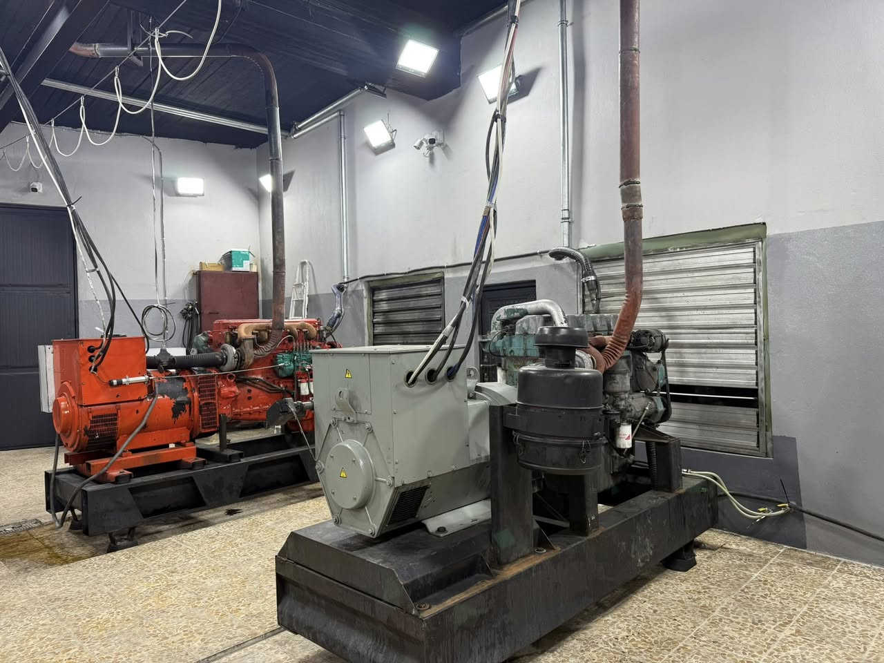 سلام عليكم ورحمة الله وبركاته 

موقع للبيع في موصل منطقة قوسيات 
موقع كامل متكامل  مابيه اي نقص الحمل 1600امبير قابل للزيادة نظام بوردات خارجيه 
مع اربع محركات 100% نظافه مع كرت كاز ….الموقع كاتم 🔇 ….وتبريد مبردات عاصفة عدد 2مع حوض تبريد كما موضح بصورة 
الاستفسار و التواصل عن الموقع الاتصال ‬على الارقام٠‬ 

‭📱٠٧٧٤ ٠٩٢ ٠٩٥١‬

📱‭٠٧٥١ ٠٢٧ ١١٢٦‬
