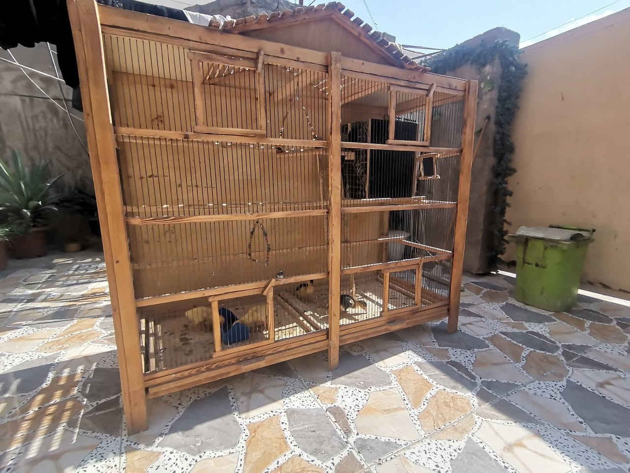 للبيع قفص تفصال وخانة تكاثر المكان زعفرانية ***********
