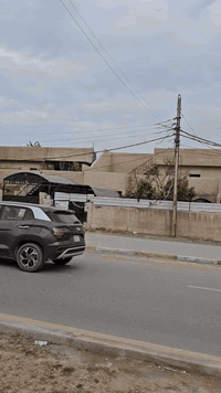 دار طابقين للبيع شارع تجاري ركن حي الجهاد الضباط مقابل مجمع النسيم
🟢الواجهة ١٧ 
🔴النزال ٢٠
مساحة الدار ٢٦٦ متر بالسند 
المساحة الكلية واقع حال كل البيت ٣٤٠ متر 
صاحب الدار باسمة السند 
يحتوي على غرف نوم عدد ٤
حمام عدد ٣
للأستفسار / ***********
🔴ملاحظة للاستفسار على الرقم صاحب الدار
