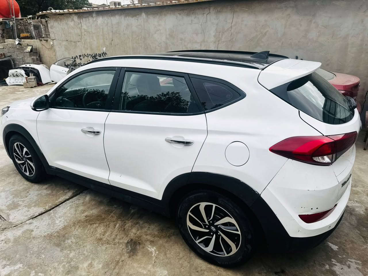 توسان 2016 فول لفول 

رقم اربيل لجديد سياره بيها ضربه بلغد بدون كص بدون تبديل لباقي كفاله 
مكينه كاز بلاديه كاز 
مكان السياره بغداد العبيدي سعرها 110 

أتصال 📞 ‭0770 667 9567‬
