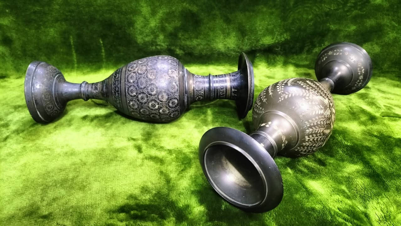 فازة نقش يدوي انتيكة نحاس قياس ٤٠ سم وفازة قاجاري نحاس نقش يدوي ارتفاع ٣٦.٥ سم بحالة جميلة جداً.
المكان بغداد ويوجد توصيل للمحافظات كافة.
السعر ١٢٠ الف.


**إذا كنت صاحب هذا الإعلان وتريد حذفه لأي سبب، رجاءا أرسل رسالة إلى الدعم الفني**