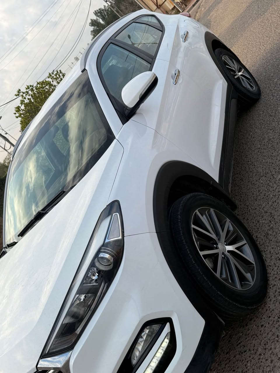 توسان 2017 خليجي 
رقم بصره تحويل مباشر 
سياره فقط بنيد صبغ 
باقي سياره كفاله 
كير محرك كفاله شرط ما مفتوح 
حداده خير من الله  
ماشيه 130 
حساس امامي خلفي 
سويج  
سعرها 165 بي مجال شي قليل 
*********** البصرة, العراق
