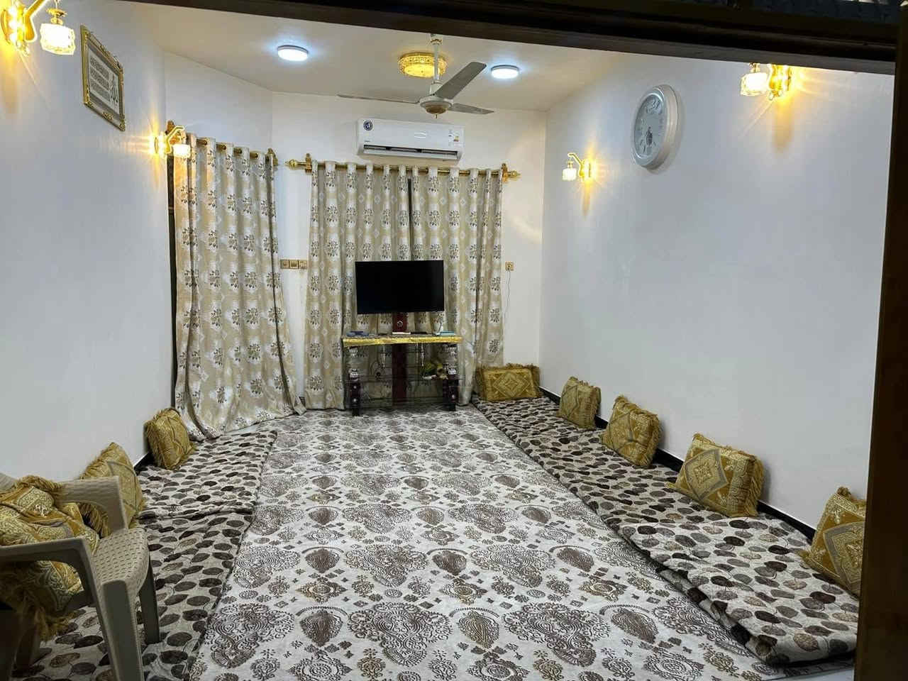 بيت للبيع150مترالسعر100وبي مجال عنوان شارع المطار الجديدقرب قاعة الياسمين ***********
