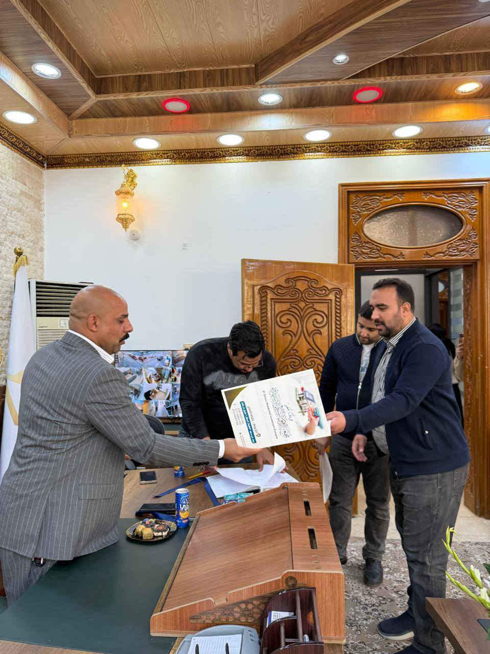 بيت ٢٥٠ متر مجمع الزهور السكني
بلوك 9 دار ١٤
سعر شركه ١٦٠ مليون
يباع بتطلوعه مناسبه
واصل قريب تسليم
مشمول بلقرض العقاري
رقم ***********
