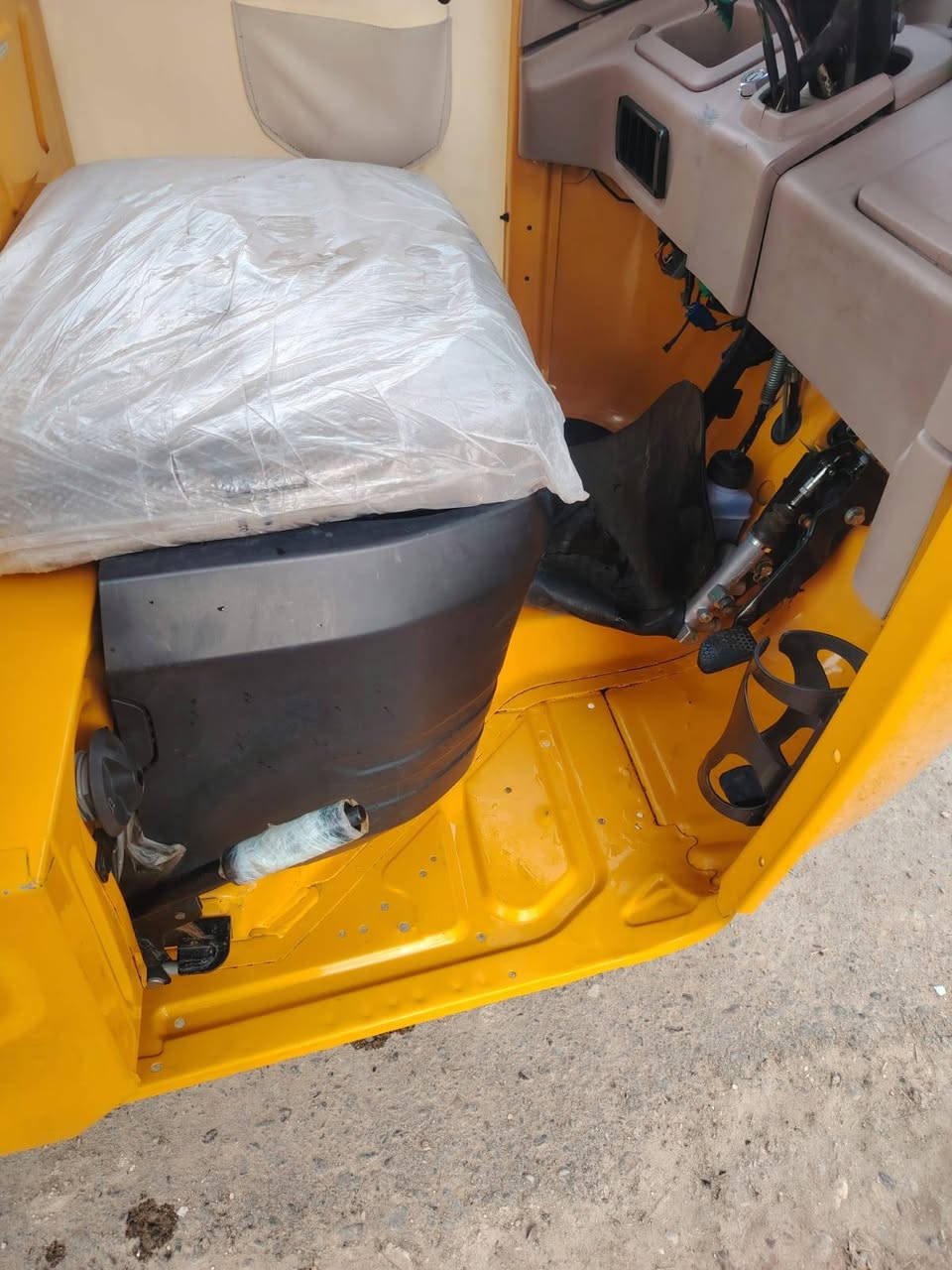 تكتك لبيع موديل ٢٠٢١ شهر ١٢ كفاله عده شبر بل لغد بارد والباقي كفاله رقم انكليزي بسمي تحويل مكان بغداد دوره *********** ///// ***********
