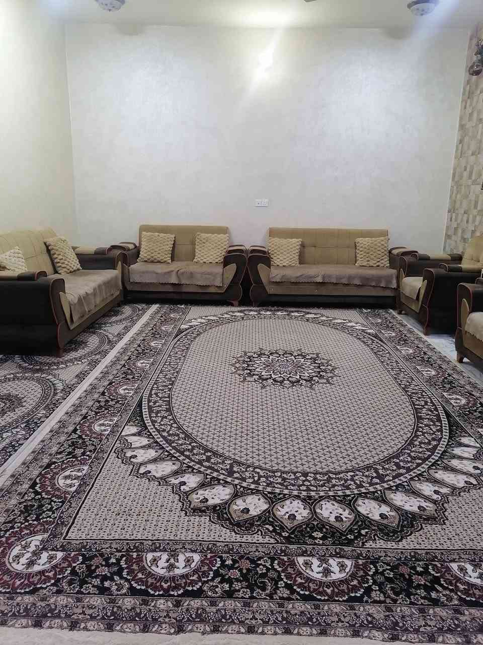 بيت ٢٠٠ مترللبيع طابقين كونكريت حي الحضارة المربع الاول مكان مميز وخدمات كاملة بناء درجة اولى 
استقبال وصالة ومطبخ وغرفتين نوم وصحيات ومناور كراج مع سقيفة الأرضية مرمر
فوك ٣غرف وصاله وصحيات 
للاستفسار *********** او***********
