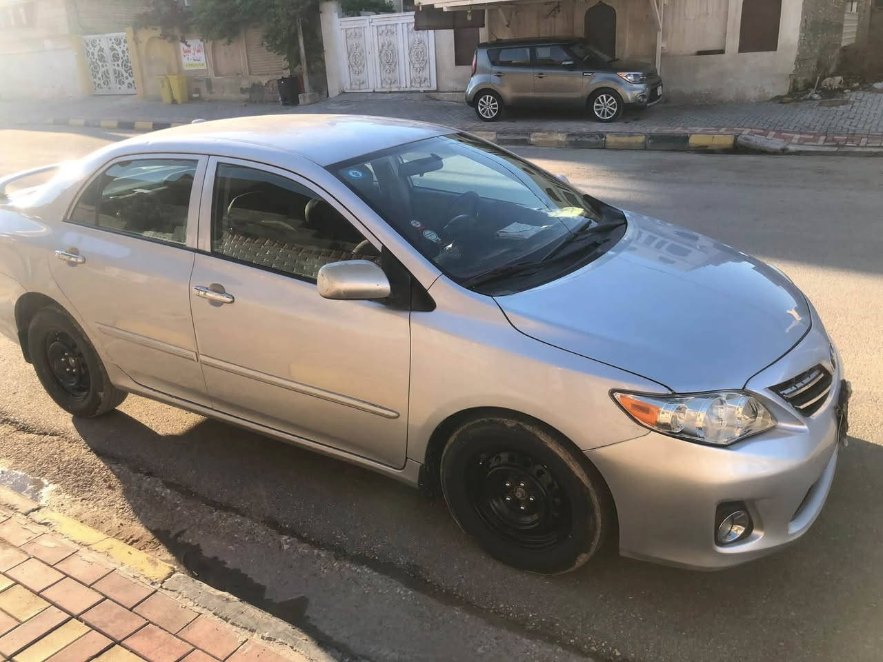 كورلا ٢٠١٠ محدث ٢٠١٣ وارد امريكي رقم بغداد باسمي سنوية لنهاية ٢٠٣٠ بيها ٣ قطع تبديل نفس اللون والقديمات موجودات ماردت اصبغهن لان جاردات مكينة ٢٠١٩ جديدة وصدر امامي وخلفي وتخم تاير جديد سيارة كاملة من كلشي السعر ١٠٥ وبيها مجال  المكان الكوت ***********
