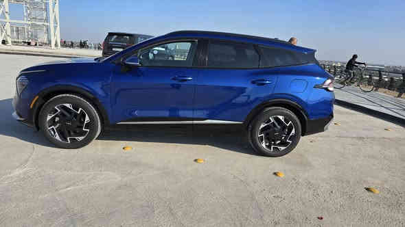 السلام عليكم..للبيع كيا سبورتج برستيج 2024 ازرق اللون وارد امريكي بدون رقم . حادثه جاملغ الايسر الامامي بارد فقط مع بارد مقدار اصبع بالجنطة فقط .. والسيارة ليبل واحد ٠
(المواصفات)
برستيج . بانوراما + كشنات جلد كهرباء مع خزن ميموري لكشن السائق + تدفئة وتبريد للكشنات + استيرن هيتر وهزاز للتنبيه + تبريد قطعتين + بصمة وتشغيل عن بعد + مانع انزلاق+نظام منحدرات + توقف ذاتي + اوتو هولد + هند بريك كهرباء + جنطه كهرباء + شاشه ديجتال ونظام سماعات من هارمن كاردن + شاحن لاسلكي+ انارة داخليه لمس (حساس لمس ) + جنطة كهرباء + لايتات زينون مع الكشافات + لدات LED امامي وخلفي + كاميرات محيطية 360 درجة + رادار امامي خلفي وجانبي + نظام التنبيه عند فتح الابواب من الداخل + اشارات بالمراية الجانبيه + ترحيب عند الاقتراب + نقط عمياء + حساسات امامي خلفي ... وباقي مواصفات البرستيج المعروفة .. للاستفسار واتساب (***********)
