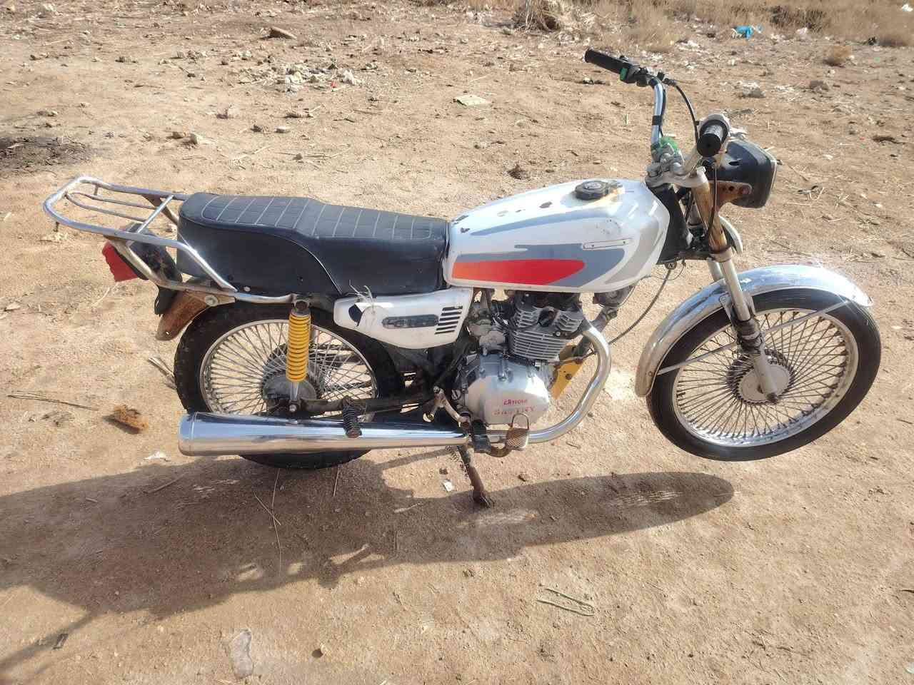 سلام عليكم دراجه للبيع محرك سفاني 5كير مديل 21 نضيفه مفتوحه مره احله من صوره سعر 300وبيه مجال للطيبين مكان النجف ابوصخير رقم ***********
