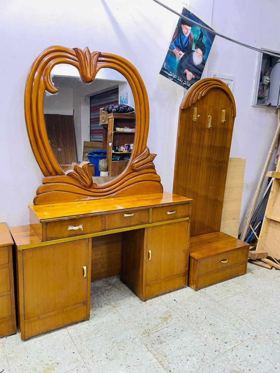سلام عليكم غرفه كامله صبغ تلميع يدات قفاله مفاتيح كله جديد اي ضرر مابيها عنوان مدينه الصدر بغداد اي استفار هاذ رقمي *********** بي واتساب
