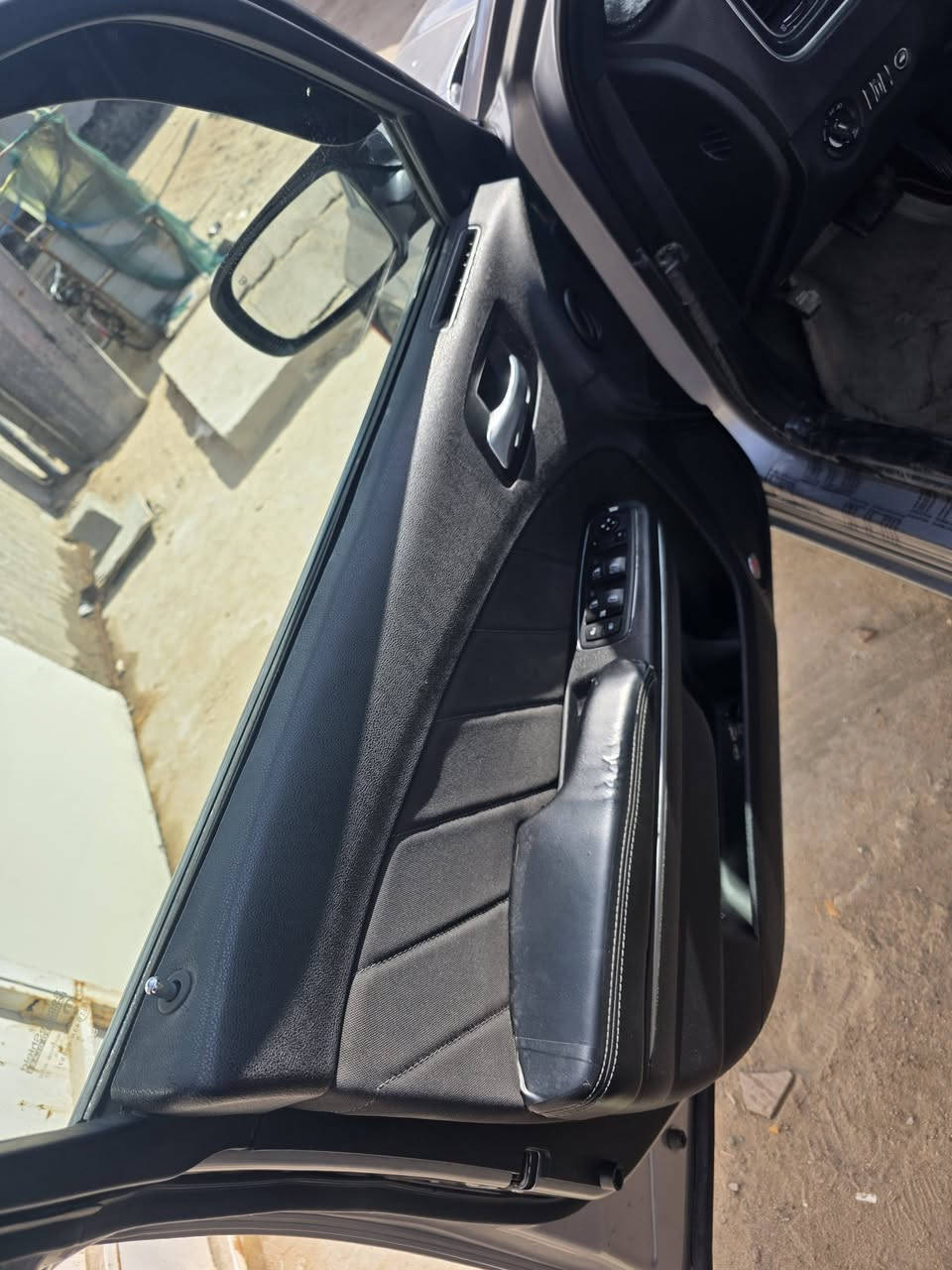 جارجر مديل 2017السيارة بااسمي سنوية جديدة حدادية جديده وتخم تاير جديد السيارة بمعنى الكلمه مال جناي مكاني البصرة السيارة جاهزة من كل شي السعر 160 وبيها مجال السيارة 6سلندر ماعدة تنتة رقم الهاتف *********** الي مو شراي لايتصل
