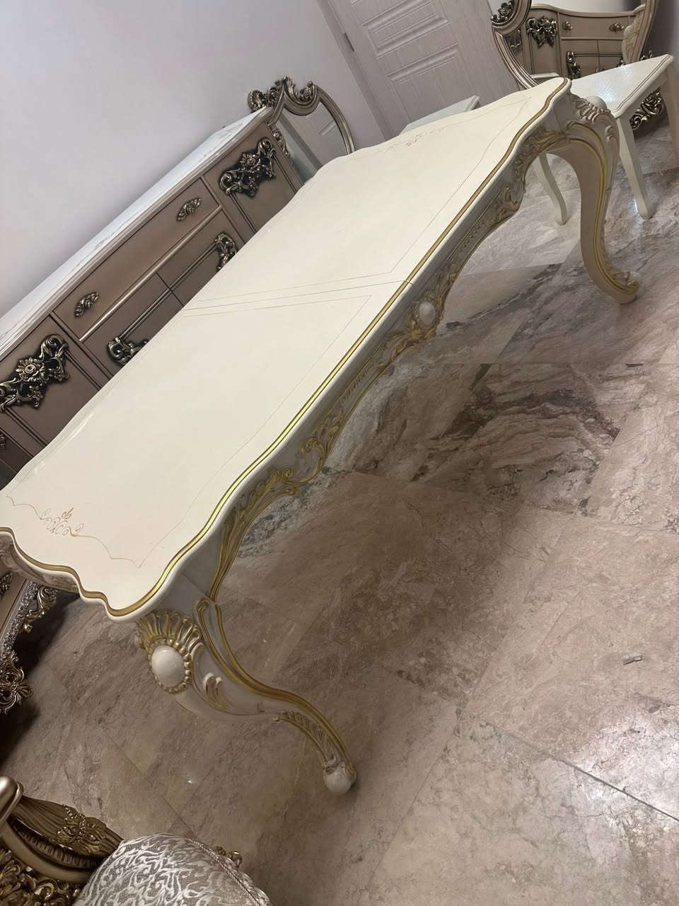 ميز طعام ملكي كلاسيك مع ٦ كراسي .. يتكبر ويصغر .. السعر ٥٠٠ الف .. نظيف جدا والاستعمال قليل .. للحجز على الخاص


**إذا كنت صاحب هذا الإعلان وتريد حذفه لأي سبب، رجاءا أرسل رسالة إلى الدعم الفني**