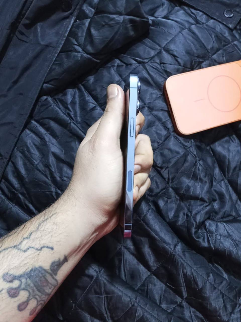 13promax 256 🔋 97 بلاد
قبل كلشي البطاريه تكعد يمي وتفحص ساعه نص ساعه بكيفك وتشوف الصرف بنفسك 
الجهاز بكارتونته ومضموم استخدام فترات كلش قليله وكع وتفلش الضهر 
الجهاز مامبدل بي أي قطعه والضهر يكلف 25 الف 
انطيك كارتونه وشاحنه وياه 
700 الف قفله ويرهم مراوس ايباد m2 
مكاني بغداد حي النصر ***********
تكسر بالسعر اضحك عليك والبسك
