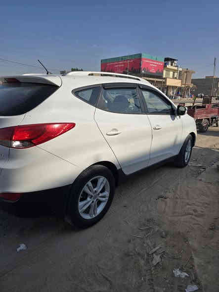 سلام عليكم 
توكسان موديل ١٢ سياره نظيفه 
وارد خليجي
رقم بغداد
تحويل مباشر
كير ومكينه وحداديه فوول
السعر ١٦٠ وبيها مجال 
الاستفسار ***********
