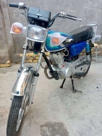 اربعه كير موديل 22السعر900 وبيهه مجال رقم الهاتف 07705316104