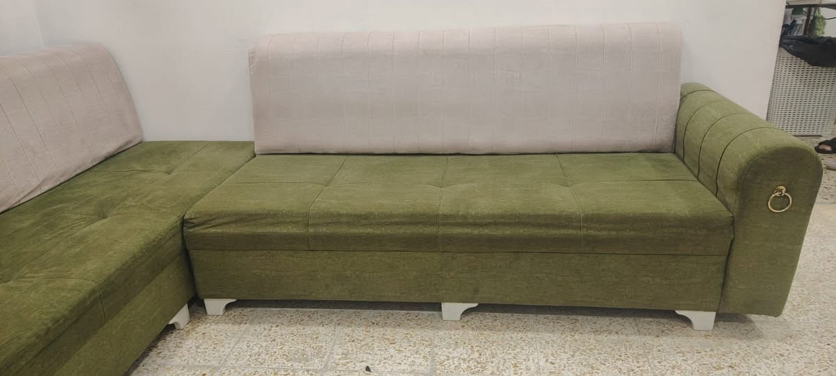ديوان ١٠ متر للبيع مابيه اي عيب 
ادفع سعر


**إذا كنت صاحب هذا الإعلان وتريد حذفه لأي سبب، رجاءا أرسل رسالة إلى الدعم الفني**