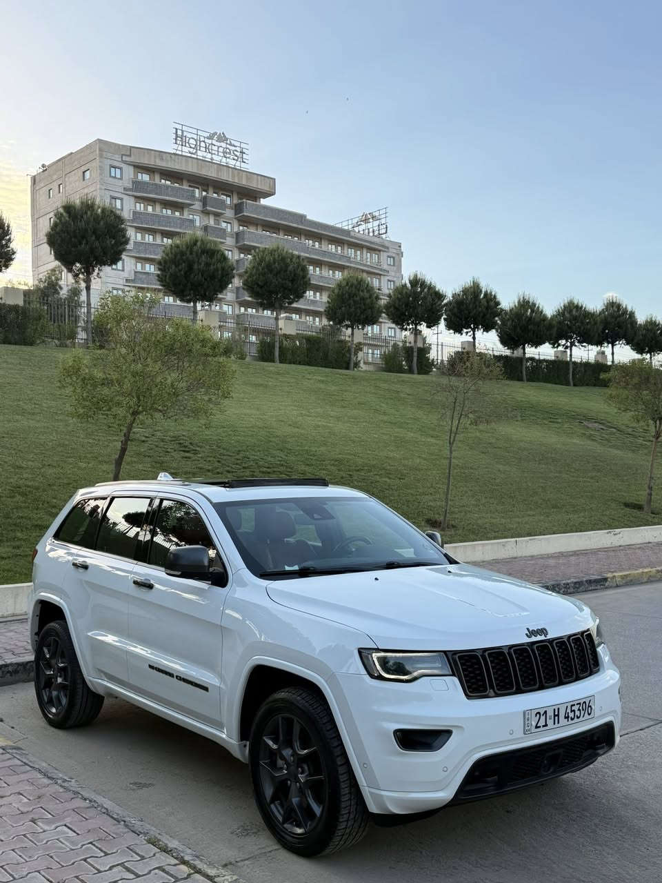 السلام  عليكم ورحمة الله وبركاته
‏‎‏‎       ——— لـلـبـيع  ———

جيب گراند شيروكي - Jeep Grand Cherokee

‏‎‏‎وراد أمريكي.     —    بدون ايرباك 

‏‎‏‎الموديل           —    2021

فئة.                 —    S.  ( 80th) 

حجم المكينه   —     3600/ V6

‏‎‏‎اللون               —     ابيض     

‏‎‏‎المسافه المقطوعه — 95.000

‏‎‏‎حاله السياره.    —    ( كفاله عامه  ) (بدون صبغ بدون تبديل)

‏‎‏‎المواصفات 
‏‎‏‎- بصمة تشغيل 
‏‎‏‎- بصمة أبواب 
‏‎‏‎-تشغيل عن بعد 
‏‎‏‎-ترحيب عند الاقتراب 
-رادار امامي 
-رادار جانبي 
-رادار خلفي 
‏‎‏‎-كشنات جلد 
كشنات احمر مختمه 80th
- شاشه ديجتال 
-اشاره بالمرايه 
-حساس امامي خلفي 
-بردات خلفيه ‏‎
‏‎‏‎-شاشه كبيره تدعم نظام الأبل كار باي ونظام الاندرويد
-شاشه عداد ديجتال
-فتحت سقف بانوراما 
‏‎-دبل اكسل 
‏‎-اوتو ستوب
‏‎-وضعيات قياده 
‏‎‏‎-كشنات تدفئة ( اماميه - خلفيه ) 
-كشن السايق خزن ميمور
-كشنات اماميه تبريد 
-ستيرن تدفئة
‏‎‏‎- ستيرن بحركه كهربائيه 
‏‎‏‎- تبريد مركزي 
‏‎‏‎- بگ لايت LED 
‏‎-صندوق كهربائي 
‏‎‏‎-كرسي السايق والراكب بحركة كهربائيه 
‏‎‏‎-تحكم ستيرن جهتين 
‏‎‏‎-تحديد سرعه 
‏‎‏‎-مانع انزلاق 
‏‎‏‎-ليد نهاري
‏‎‏‎-كامره خلفيه دواره 
‏‎‏‎باقي المواصفات المعروفه 

‏‎‏‎السعر            — اكتب تم ويوصلك السعر  مباشر 

‏‎‏‎رقم السياره    — السليمانيه   

‏‎‏‎موقع  السياره — السليمانية 

‏‎‏‎للأستفسار.     — *********** - ***********
