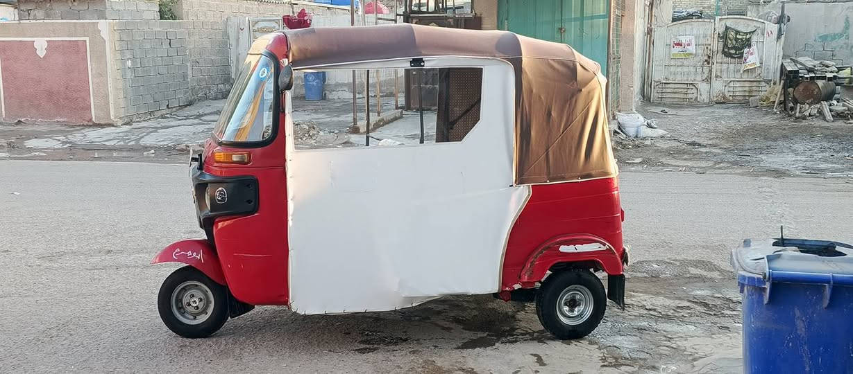 سلام عليكم تكتك للبيع موديل 2016 رقم سنويه مكينه مفتوحه  مسبوقه عام مكاني بغداد شعب سعر 400000وبيه مجال رقم ***********
