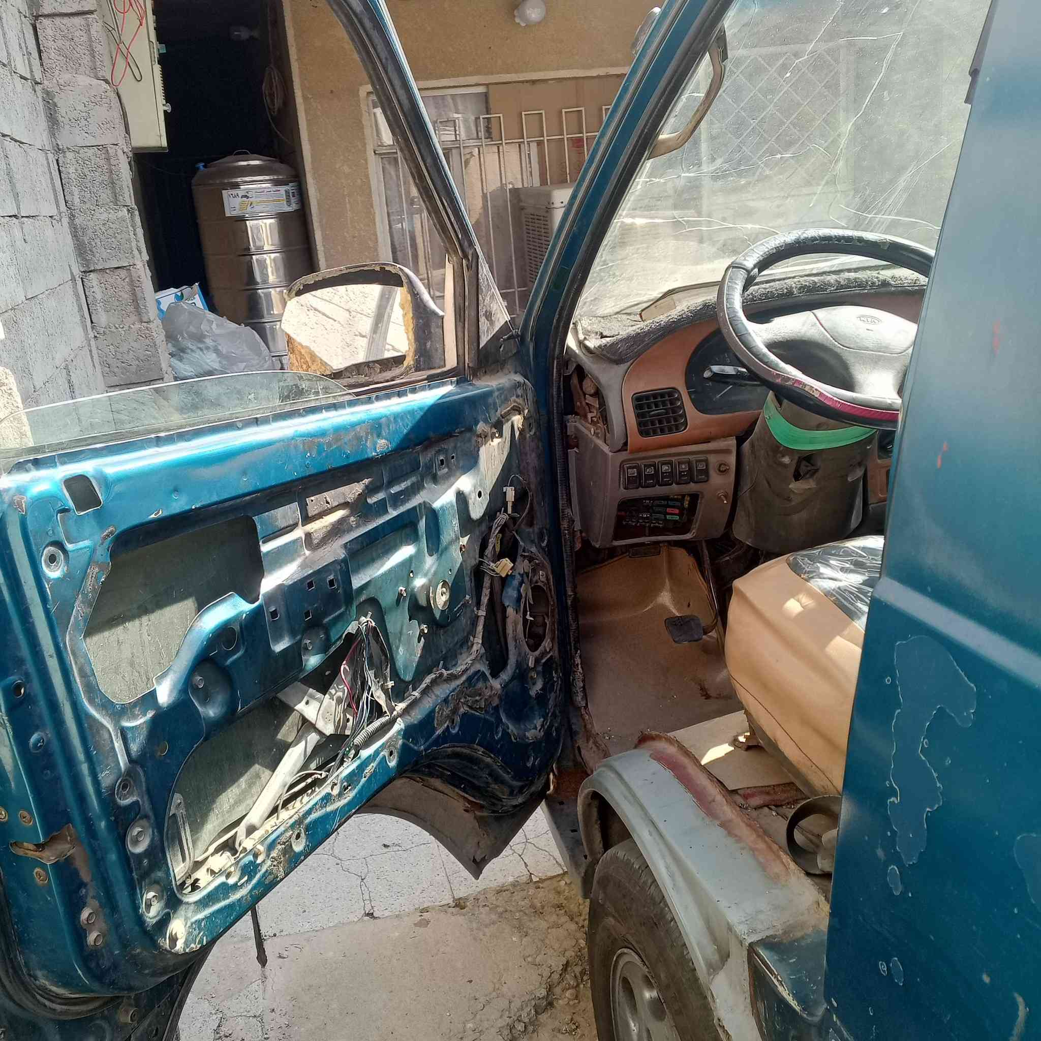 كيا بريجو٩٦محرك كير جيد شواصي نظيفات بريك جيد بيهة حزام مصبوغ أساس فقط تخم تاير وباتري جديد دوشمة جديد تحويل شوكت متحب سيارة بيهة بعض الملاحظات  والسيارة مثل ما موضحة بالصور السعر٤٢ موبايل ***********
