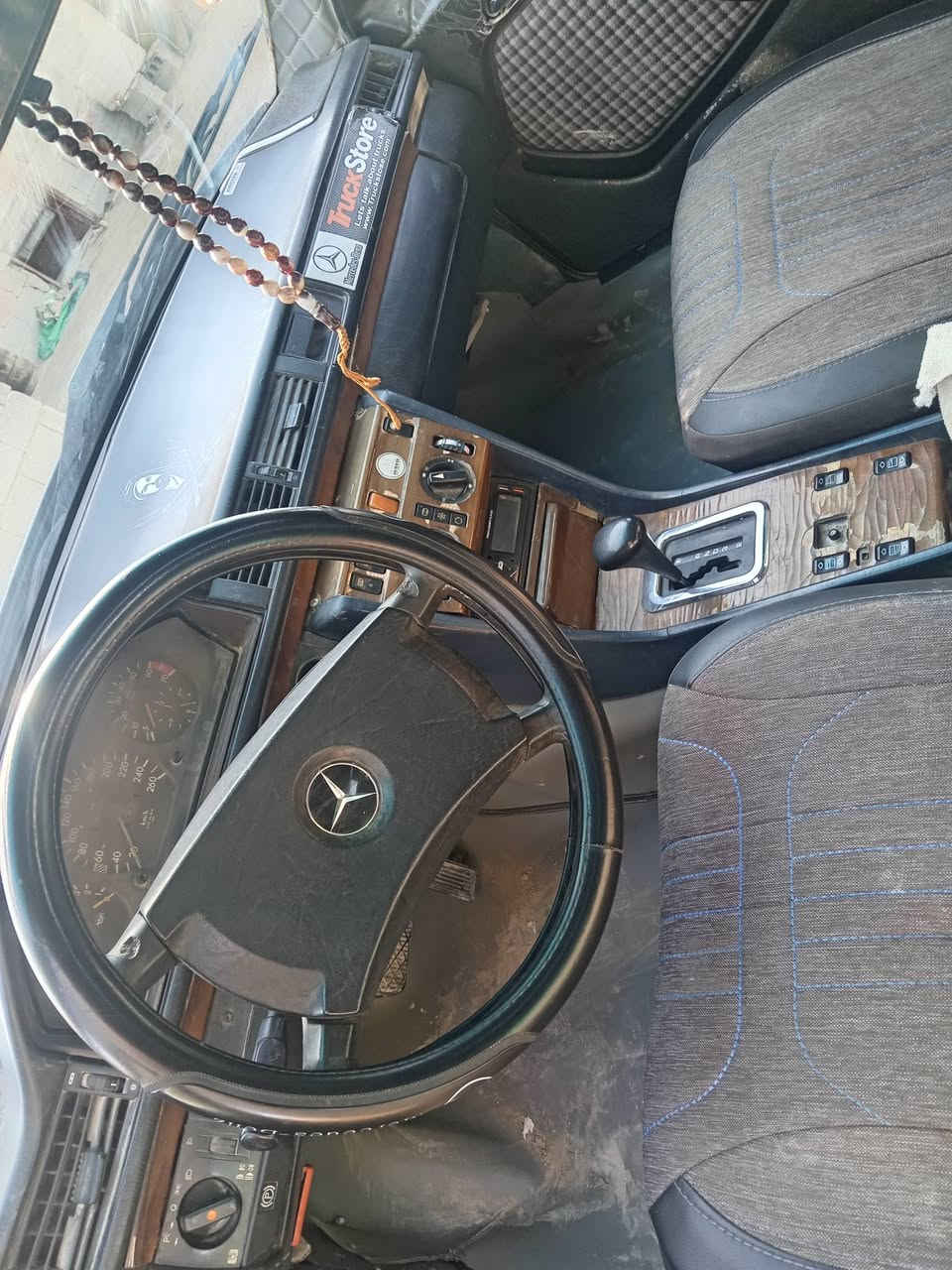 سلام عليكم البيع مارسيدس دوب موديل ٨٧ رقم بغداد انكليزي محرك وكير  بطية   مكفولات سيارية حلوهة سعر ٥٣ بيه مجال  جاهزية بيع مراوس  استفسار عل رقم ***********
