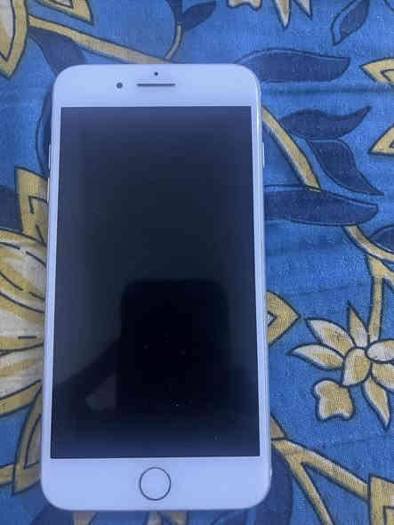 ايفون 7 بلاص 
ذاكره 32
بطاريه 100 مبدله 
جهاز بس الكامره الخلفيه مغوشه والباقي كله شغال حته البصمه 
السعر / 90
مكاني بغداد ***********
