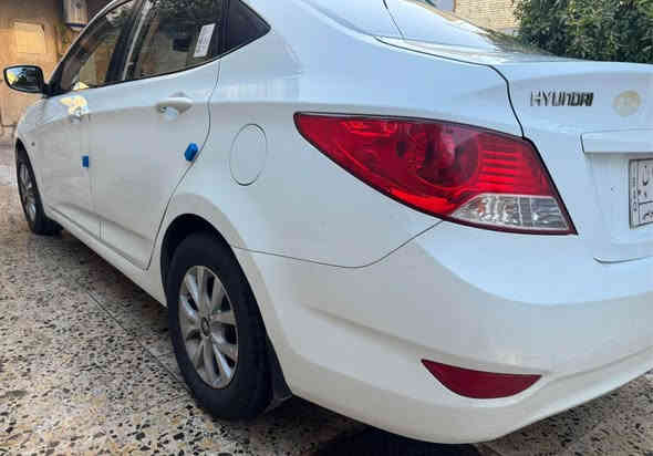 اكسنت 2013 خليجي
مكينة 1600 
ماشية177000 كيلو
كير محرك تبريد كلها جديدة 
بيها طخة بالباتين الأيمن والجاملغ الخلفي الأيمن 
سيارة جاهزة مابيها كل نقص
سعرها 9800$
مكانها الغزالية
ابو ياسر *********** بغداد
