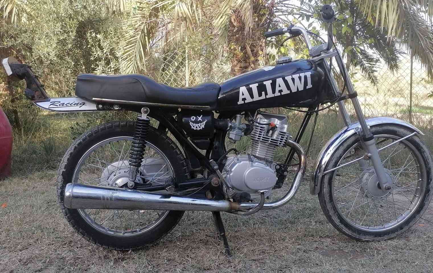 سلام عليكم. دراجه نامه اصلي شلامجه ما مفتوحه شرط. لا تبخير ولا تنقيص دهن. الدراجه تعمير كله 25.    دراجه فصله وسرعه كلك كلك كلك مكفول من السرقه ناصريه مركز السعر 550 وبيه مجال قليل كلش كلش لشراي *********** بيه وتساب..
