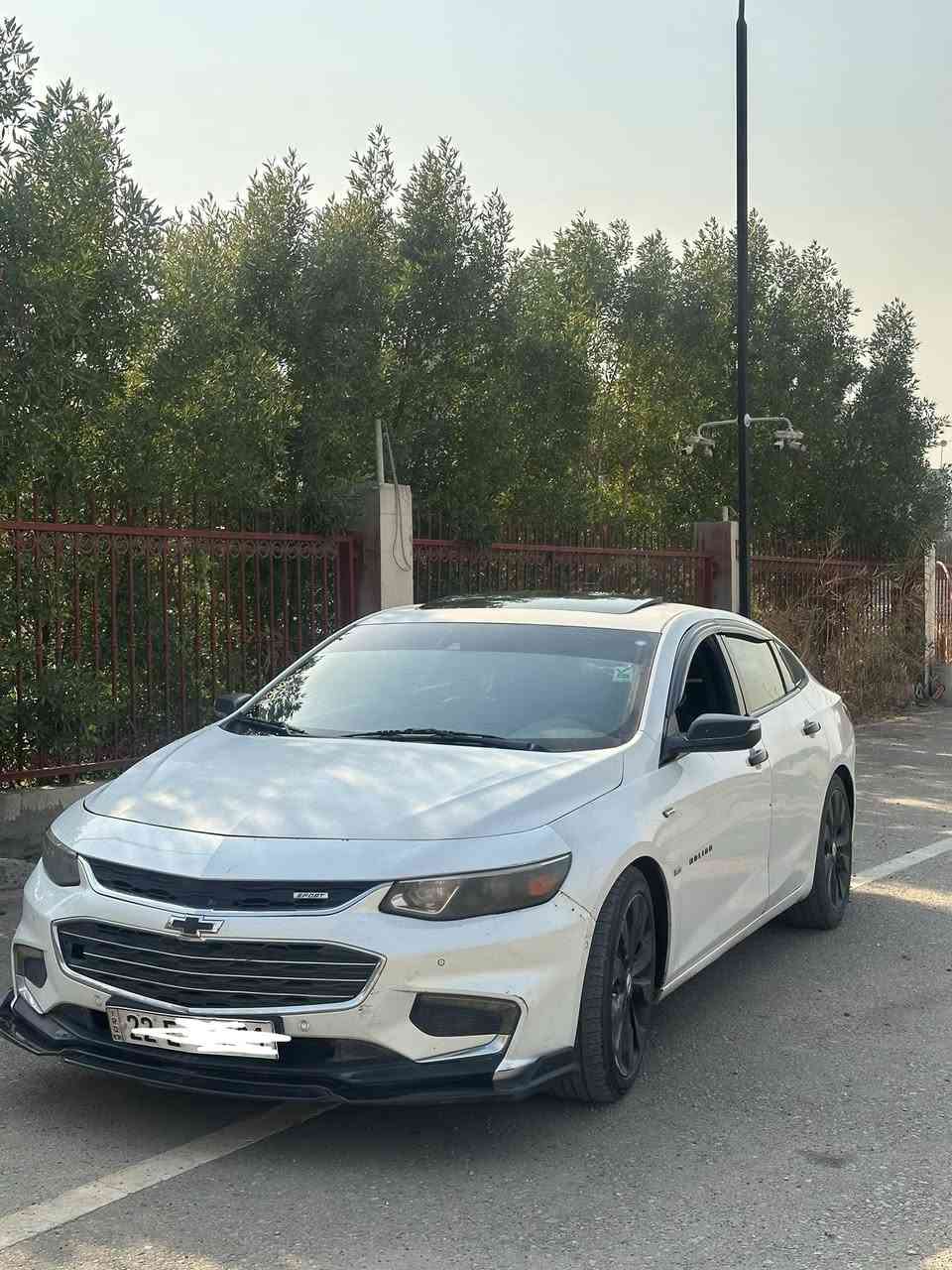 سلام عليكم
ماليبو 2016 بريمير اعلى فئه سبورت  
محرك 2000 تيربو 
فول مواصفات لاخير
بنوراما
بصمه تشغيل 
بصمه اربع ابواب 
تشغيل عن بعد 
تبريد قطعتين 
كشنات جلد تدفئه تبريد 
رادار امامي
تحكمات سترين
وبعد بيها هواي مواصفات 
سياره نضيفه وحلوه كلش 
حادثها اربع قطع بامريكا وموجود صوره لحادث
رقمها اربيل 
مكانها بغداد 
سعرها 130 وبيها مجال
***********
